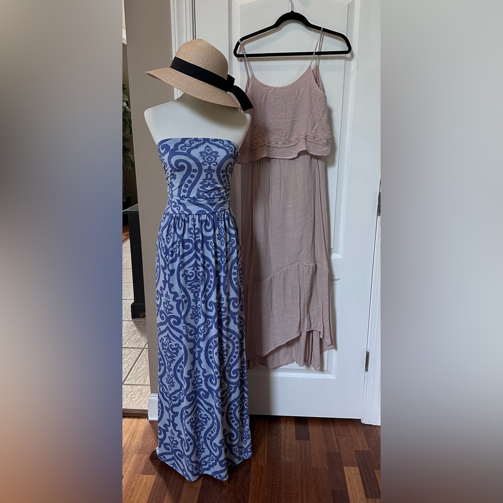 Beautiful Maxi Dress 🦋 - Picture 2 of 14